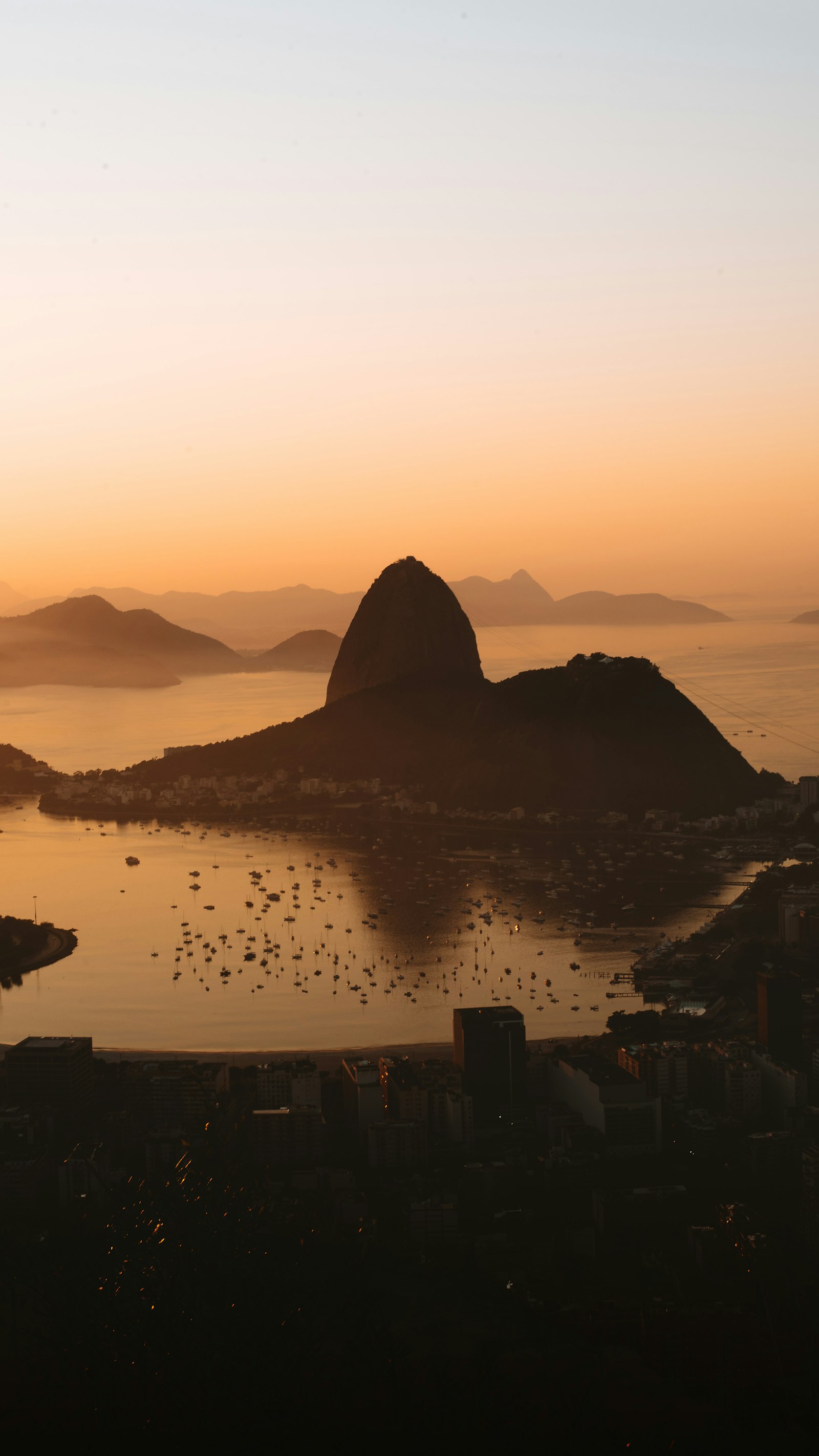 Uitzicht over de bergen van Rio de Janeiro tijdens een hike